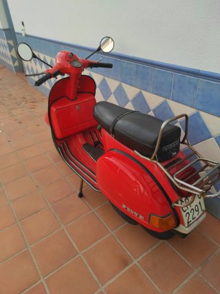 Vespa P200E 1982 Roja