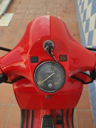 Vespa P200E 1982 Roja