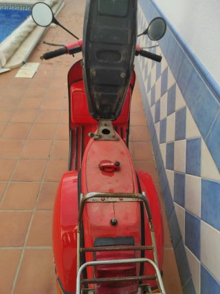 Vespa P200E 1982 Roja