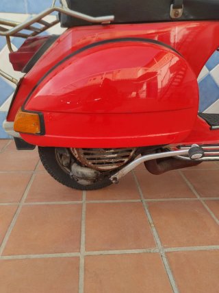 Vespa P200E 1982 Roja