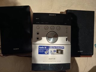 Mini cadena Sony con altavoces