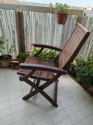 Conjunto mesa y sillas de madera exterior