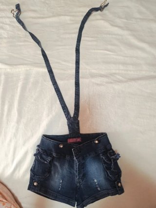 Conjunto niña top rojo y shorts vaqueros