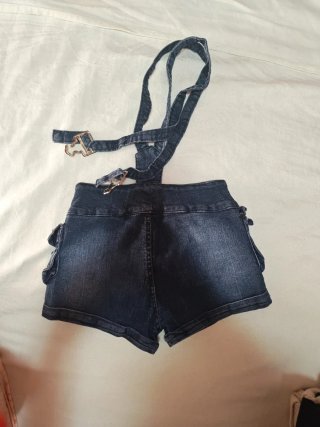 Conjunto niña top rojo y shorts vaqueros