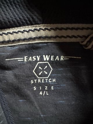 Sudadera gris con capucha y cremallera