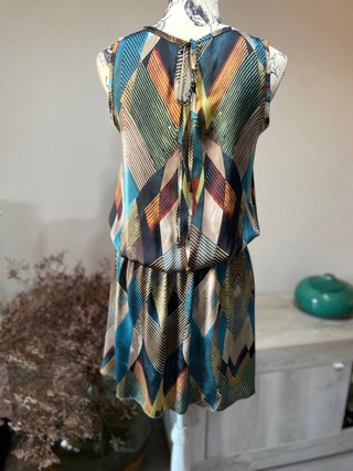 Vestito corto smanicato fantasia geometrica