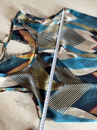 Vestito corto smanicato fantasia geometrica