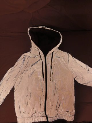 Chaqueta gris con pelo , capucha y fosforescente