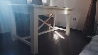 Mesa de comedor de madera y cristal