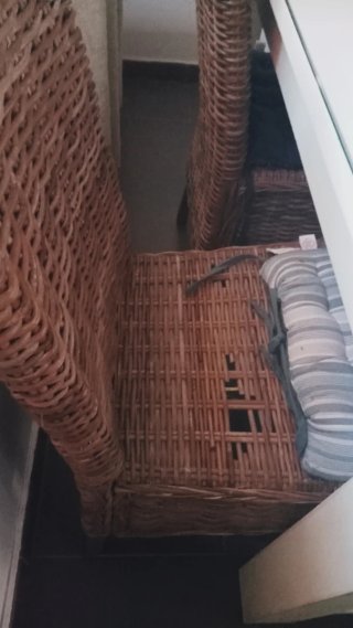 Mesa de comedor de madera y cristal
