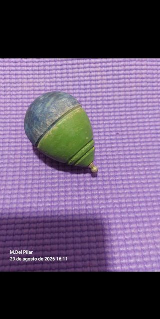 Lote de 9 peonzas de madera