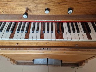Armonio Litúrgico de Madera