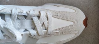 Zapatillas New Balance 327 Mujer Beige/Blanco