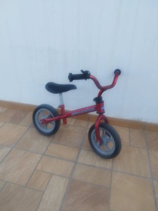Bicicleta sin pedales Chicco Roja