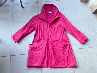 Gabardina tres cuartos ligera rosa