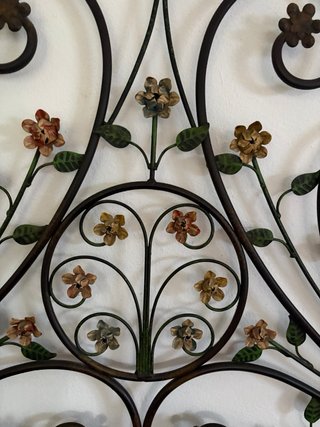 Cabecero forja flores dormitorio de matrimonio