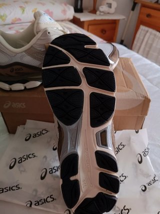Zapatillas Asics Gel NYC Marrones y Blancas