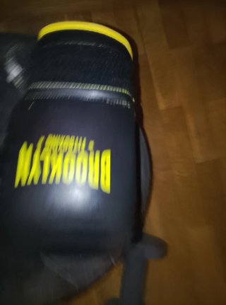 Saco de boxeo con base , guantes y pesas