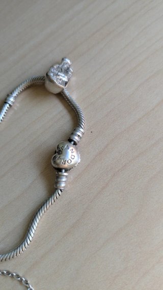 Pulsera Pandora con 3 charms