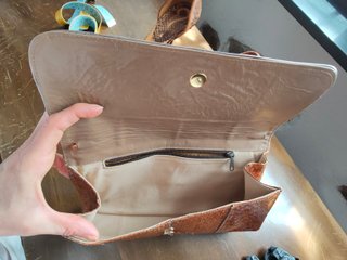 Pochette elegante marrone e oro