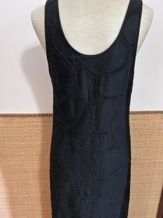 Vestido largo negro bordado