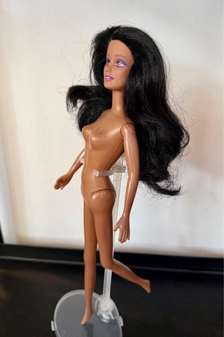Muñeca morena tipo Barbie