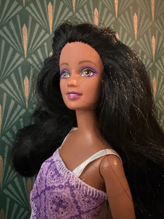 Muñeca morena tipo Barbie
