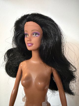 Muñeca morena tipo Barbie