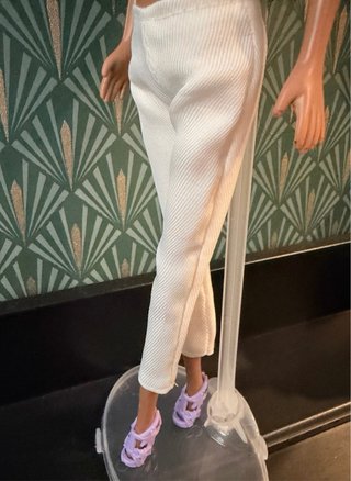 Muñeca morena tipo Barbie