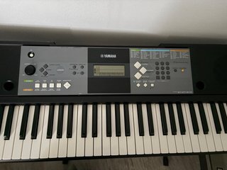 Piano Yamaha PSR-E233