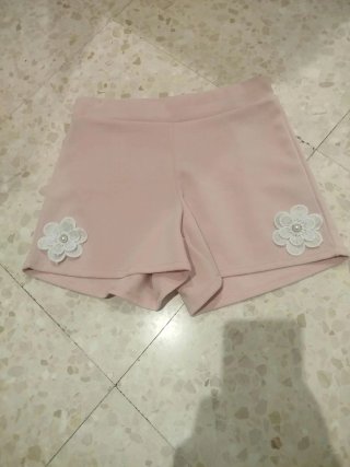 Shorts rosas con flores