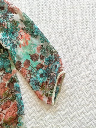 Blusa flores manga 3/4