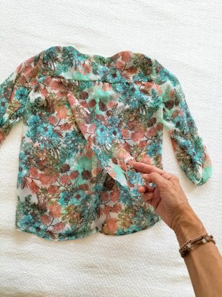 Blusa flores manga 3/4