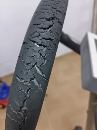 Bicicleta Estática Gris y blanca