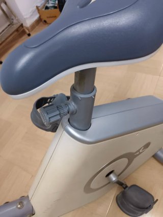 Bicicleta Estática Gris y blanca