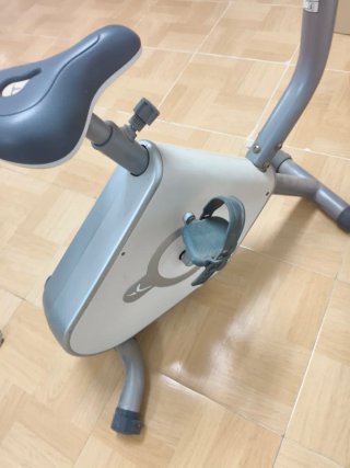 Bicicleta Estática Gris y blanca