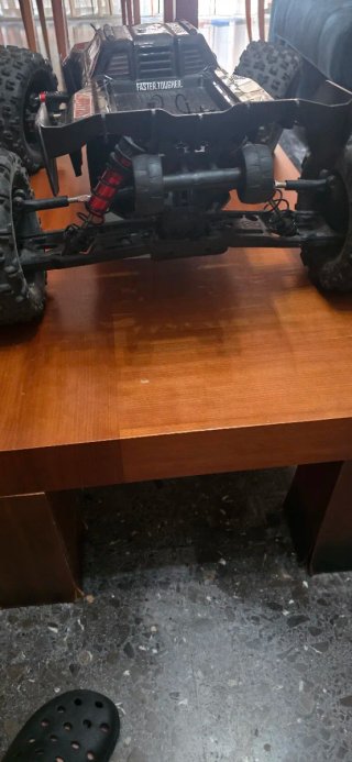 Coche RC Arrma Kraton 8S Negro