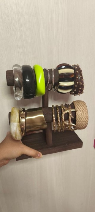 Expositor de madera para pulseras y relojes