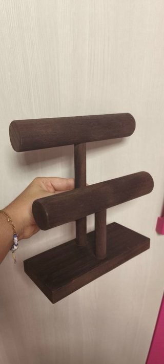 Expositor de madera para pulseras y relojes