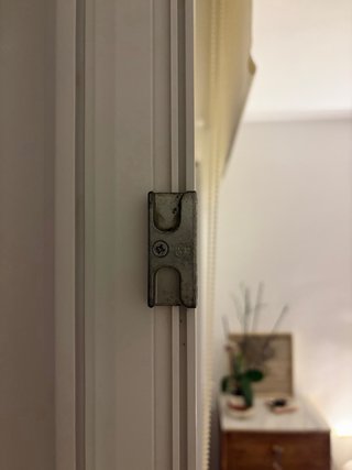 Puerta de entrada vivienda blanca PVC