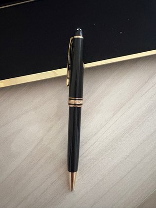 Bolígrafo Montblanc Negro y Dorado