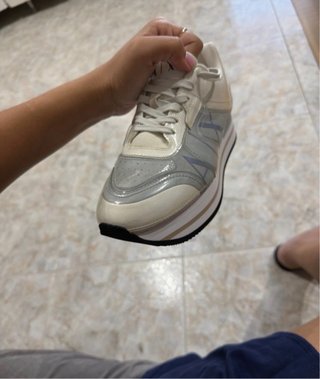 Zapatillas Armani Exchange grises y blancas
