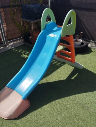 Tobogán infantil azul y verde