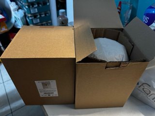 Lámpara de mesa Zara Home Dorada