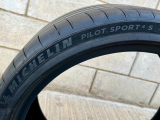 2 Neumáticos Michelin Pilot Sport 4S 245/35R19