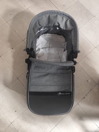 Carro de bebé gris