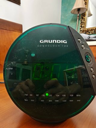 Radio Reloj Despertador Grundig Sonoclock 186