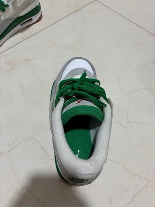 Zapatillas Jordan Verde y Blanco