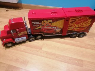 Camión Mack circuito de carreras Rayo Mcqueen