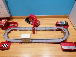 Camión Mack circuito de carreras Rayo Mcqueen